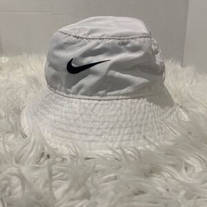 NIKE toddler bucket hat UPF40+ white embroidered logo adjustable chin strap